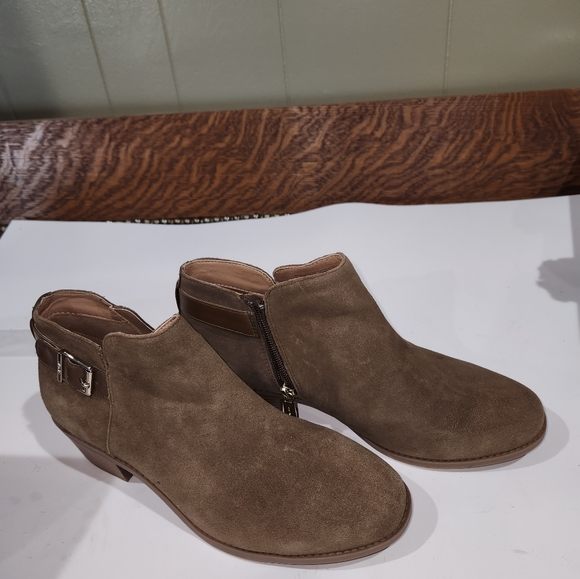 NIB, Vionic Style is Joy Millie Sz. 9 wide - Picture 4 of 4